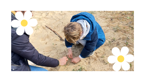 Enfant défenseur de la nature pendant animation éducative à Oléron